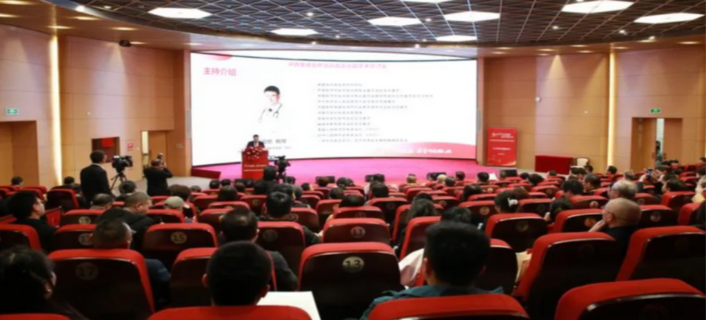2025年3月21日，“‘松论健康，龄铸经典’-中西医结合防治高血压全国学术交流会”在成都举办。